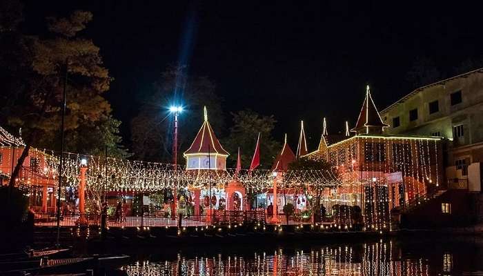 The night view of Naina Devi Temple