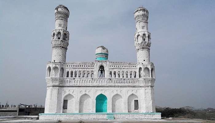 the eugonadal fort in karimnagar is perched atop hill and is a great tourist place