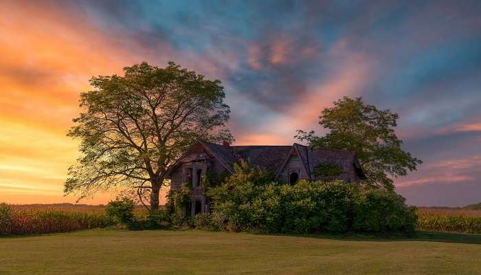 Hill View Manor is the best creepy haunted house in Pennsylvania. 