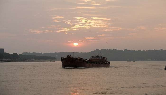 Witness the view of the Mandovi River 