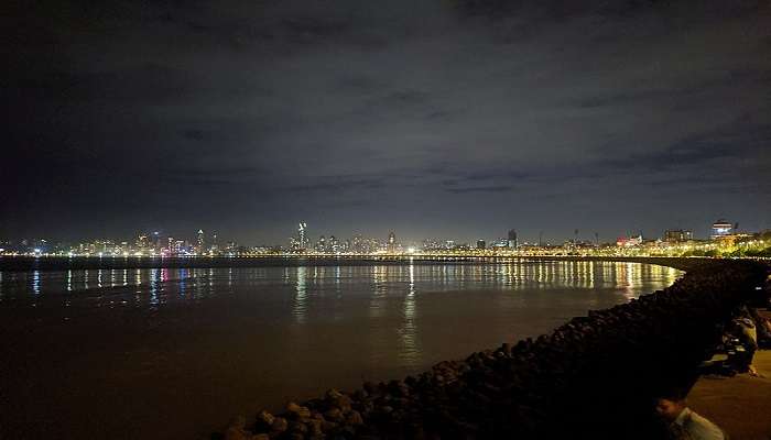 Marine Drive is one of the most beautiful places to visit in Mumbai in 1 day