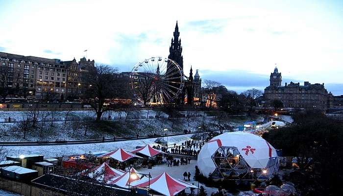 christmas market edinburgh scotland