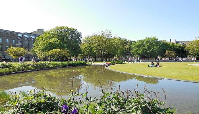 St Andrew Square Gardens