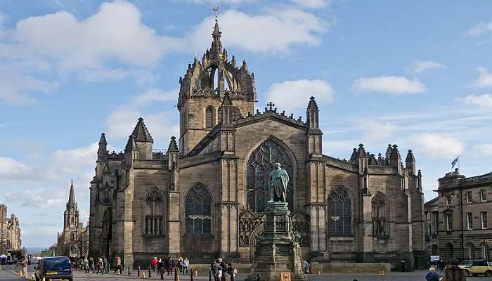 St Giles Cathedral, christmas fair in edinburgh