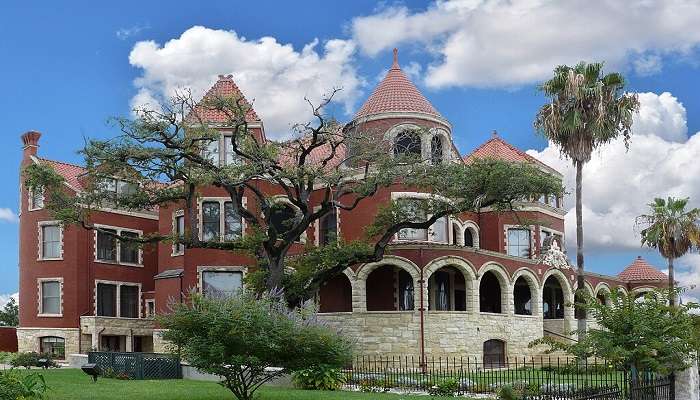 The Moody Mansion - Haunted houses in Galveston, TX