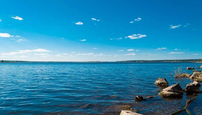 Thondamuthur Lake is a haven for nature lovers and photography enthusiasts