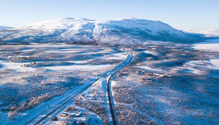 Nature lovers and adventure enthusiasts alike can enjoy Abisko National Park.