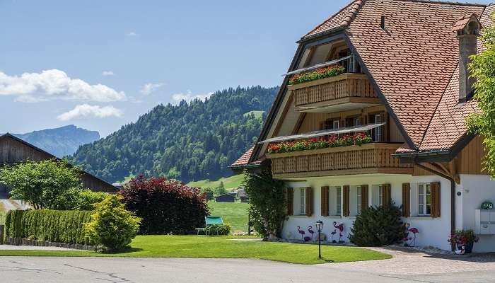 One of the prime hotels in Otorohanga, Waitomo Caves Guest Lodge offers a charming place to stay