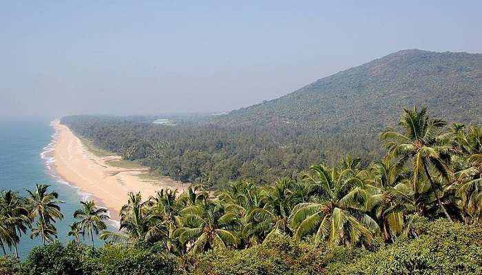 Kannur is located on the coast of north Kerala and is packed with ancient temples, forts, and incredible cuisines.