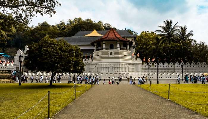 Temple Of The Tooth, c'est l'une des meilleurs endroits a visiter au Sri Lanka