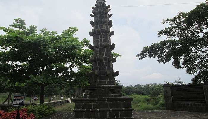 Bhima Koregaon Vijay Stambh symbolises and honor the 1818 battle.