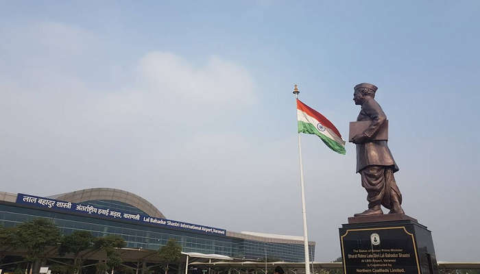 Lal Bahadur Shastri International Airport is located 19 km from Varanasi