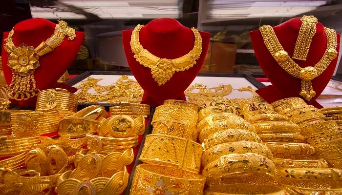 The image of gold items in one of the traditional markets in Bahrain