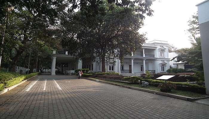 The exterior vista of tourist places in Jayanagar- National Gallery Of Modern Art