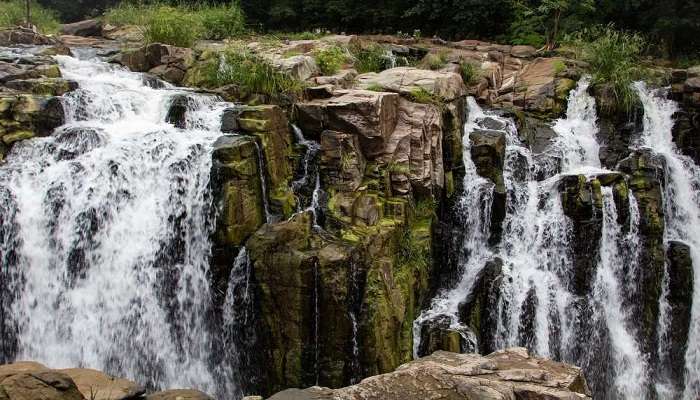 Witness the mesmerising Puliyancholai waterfalls