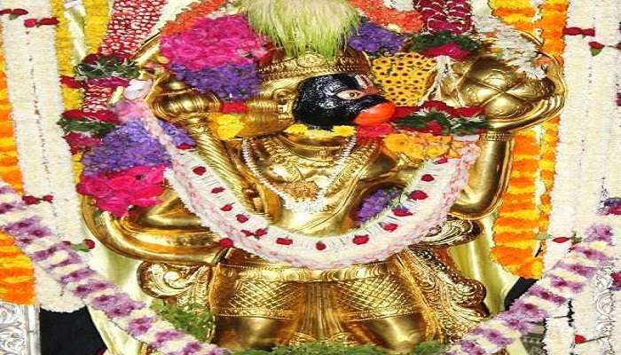 Hindu deity in Ragigudda Anjaneya Temple.