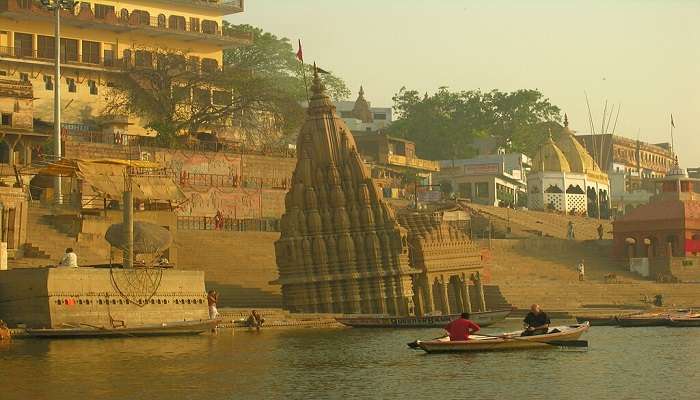 Leaning Shiva temple or Ratneshwar Shiva temple in Scindia Ghat.