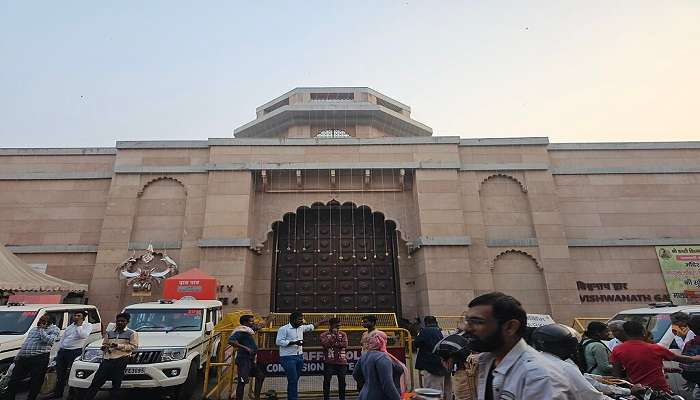 Shri Kashi Vishwanath Temple is dedicated to Lord Shiva.