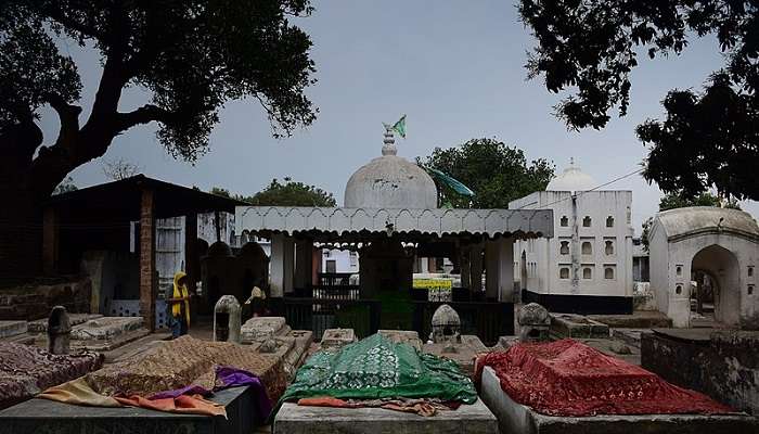 Chhoti Dargah, a 3-story mausoleum