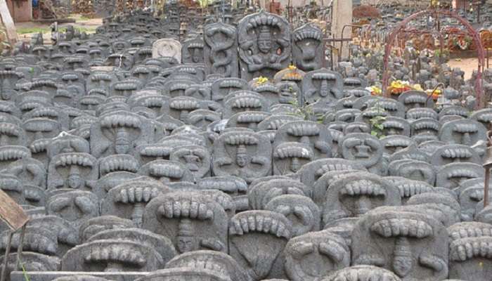 Once you enter the temple, you will be greeted by the sight of a huge ground filled with hundreds of stones