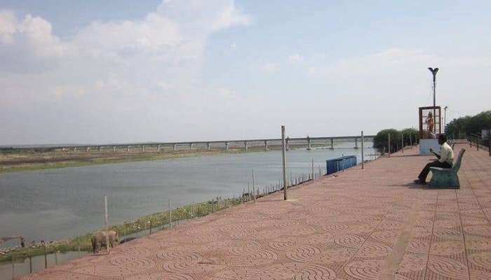 Pushkar Ghat is one of the beautiful Places To Visit in Alampur