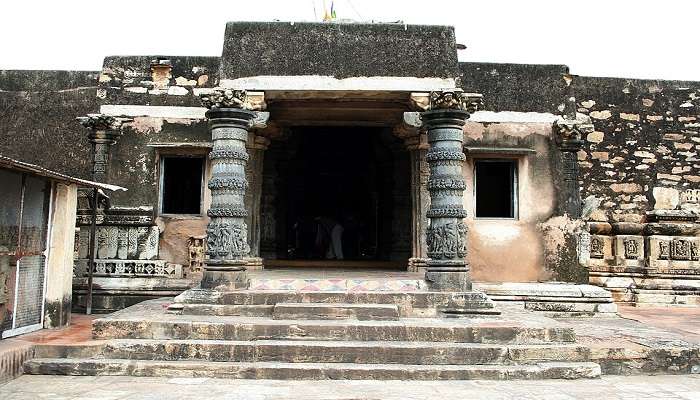 सरिस्का टाइगर रिजर्व के अंदर स्थित यह मंदिर घूमने के लिए सबसे अच्छी जगहों में से एक है