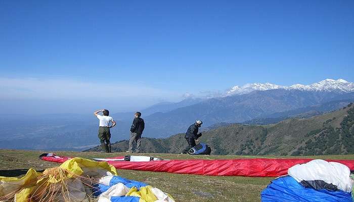 Go to the takeoff site to experience paragliding in Bir Billing.