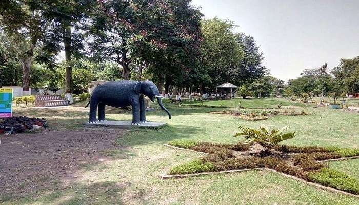 go to the Satabdi Park while on a trip to Asansol.
