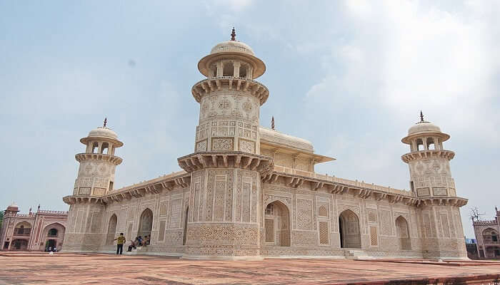 एत्मादुद्दौला का मकबरा