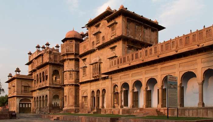 जूनागढ़ किला: मुगल और गुजराती वास्तुकला का मिश्रण