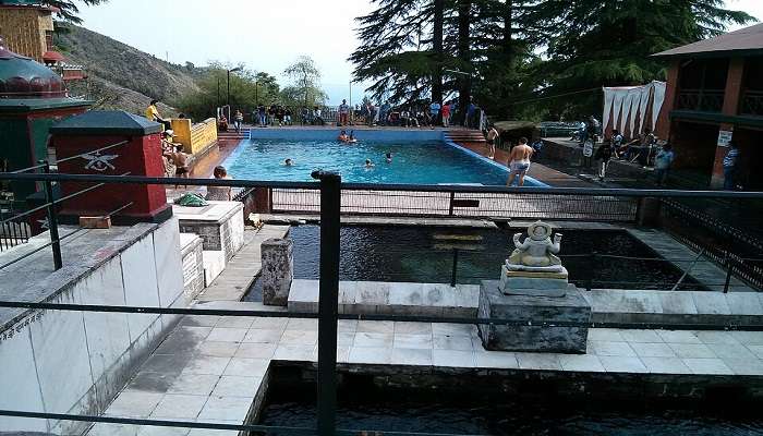 भगवान शिव को समर्पित भागसूनाग मंदिर, सबसे प्राचीन मंदिरों में से एक है और धर्मशाला में सबसे ज़्यादा देखे जाने वाले पर्यटन स्थलों में से एक है।