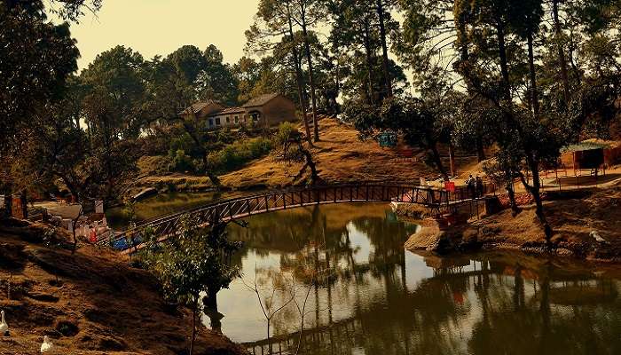 भुल्ला झील: नौका विहार का आनंद लें
