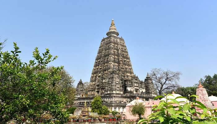 'महान जागृति मंदिर' के नाम से प्रसिद्ध, महाबोधि मंदिर भगवान बुद्ध के जीवन के अंशों को प्रदर्शित करने वाला एक प्रमुख बौद्ध स्थल है।