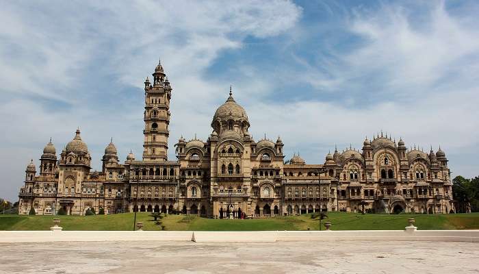 लक्ष्मी विलास पैलेस