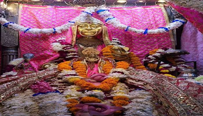शीतला माता मंदिर गुड़गांव के सबसे पुराने धार्मिक स्थलों में से एक है। यह देवी शीतला को समर्पित है, जो चेचक की देवी हैं।