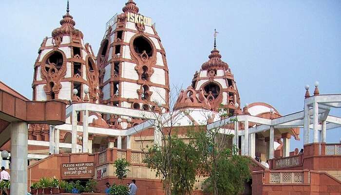इस्कॉन मंदिर श्री श्री राधा पार्थसारथी के नाम से भी जाना जाता हैं।