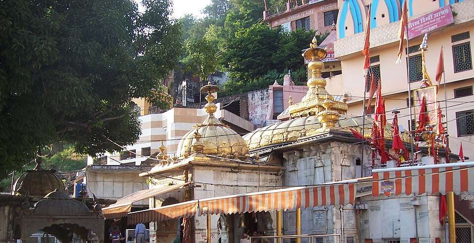 ज्वाला देवी मंदिर, मसूरी के पास बसा एक प्राचीन और प्रसिद्ध धार्मिक स्थल हैं। ये मंदिर देवी दुर्गा के ज्वालामुखी रूप को समर्पित हैं।