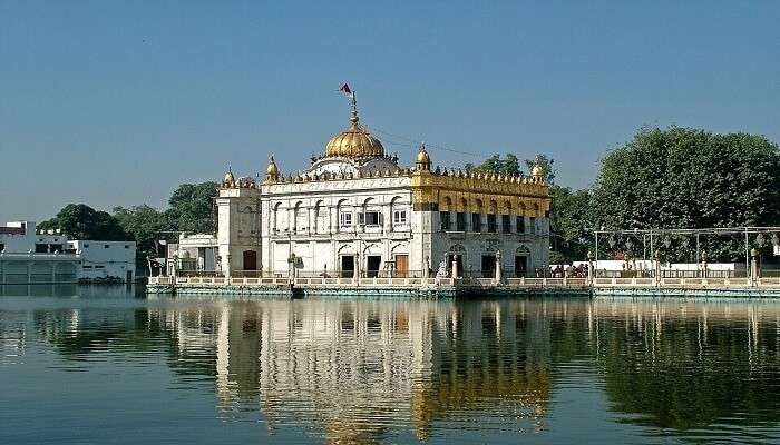 दुर्गियाना मंदिर को लक्ष्मी नारायण मंदिर के नाम से भी जाना जाता है। यह अमृतसर का एक प्रमुख हिन्दू धार्मिक स्थल है।
