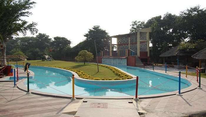 नंदन कानन वाटर रिट्रीट इलाहाबाद में दोस्तों के साथ घूमने और अपने परिवार के साथ मौज-मस्ती करने के लिए सबसे अच्छी जगहों में से एक है।