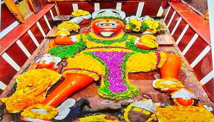 इलाहाबाद में बड़े हनुमान जी मंदिर, जिसे संगम हनुमान मंदिर के नाम से भी जाना जाता है।