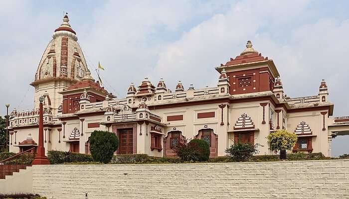 बिड़ला मंदिर भोपाल अरेरा हिल्स पर स्थित हैं। यह मंदिर भगवान विष्णु और लक्ष्मी जी को समर्पित हैं।