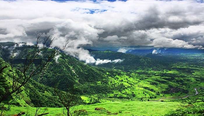 माथेरान महाराष्ट्र का छोटा लेकिन बेहद खूबसूरत हिल स्टेशनों में से एक हैं। ये रायगढ़ जिले में स्थित हैं।