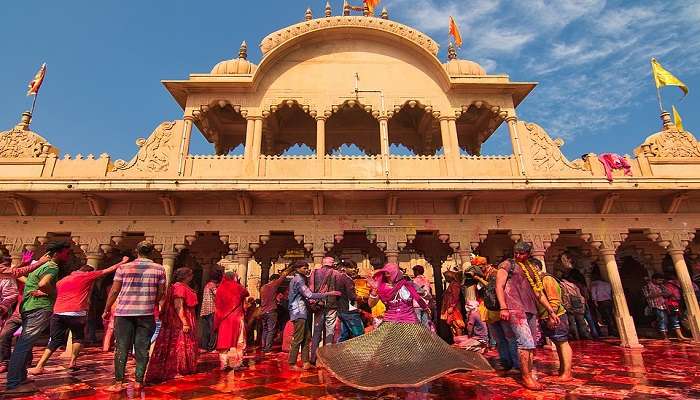 श्री राधा रानी मंदिर, जिसे बरसाना मंदिर या लाड़ली जी मंदिर के नाम से भी जाना जाता है।