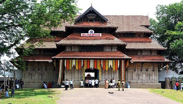 मंदिरों और ऐतिहासिक धरोहर