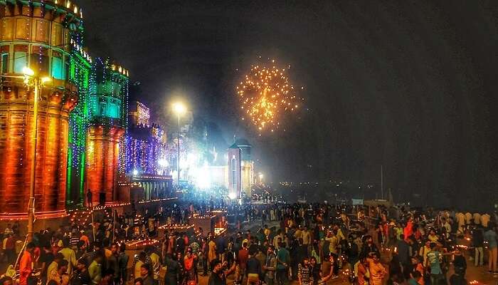 देव दीपावली पर्यटकों के लिए यात्रा गाइड