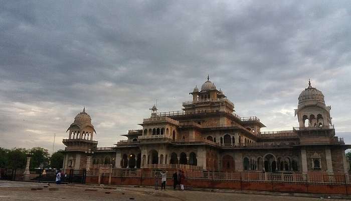 मुख्य आकर्षण और पर्यटक स्थल की तुलना