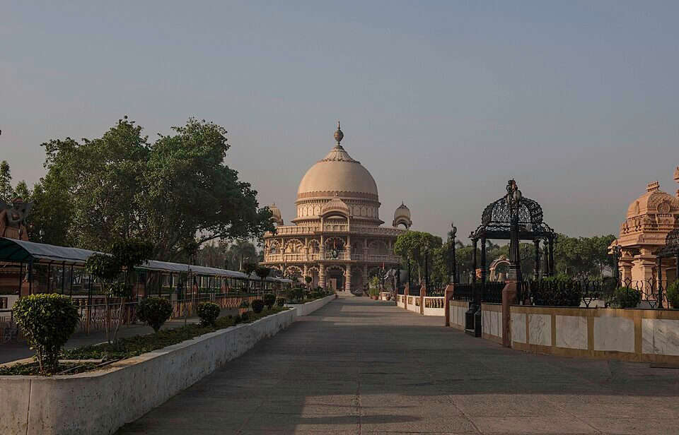 आसपास के दर्शनीय स्थल