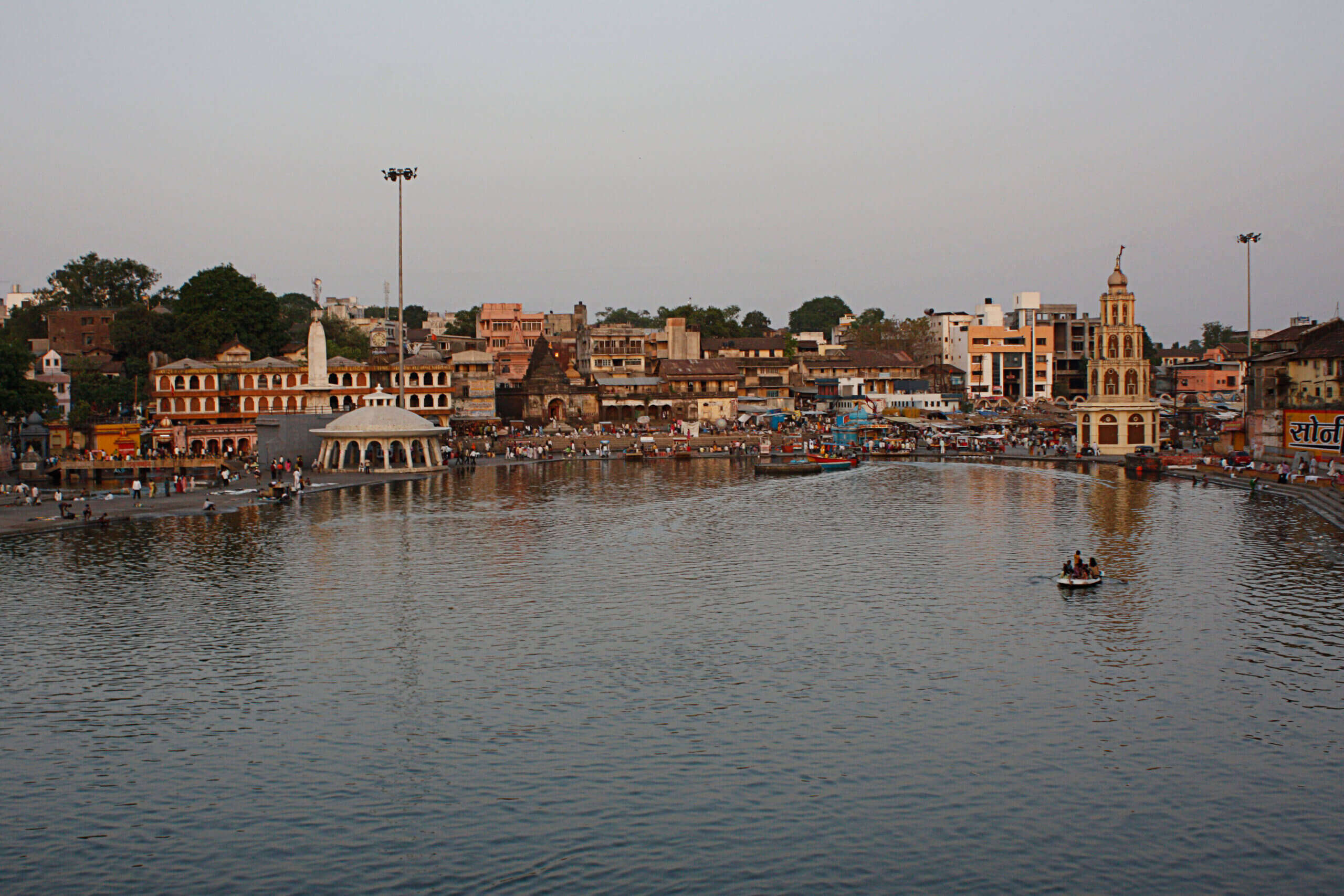 आसपास के प्रमुख दर्शनीय स्थल