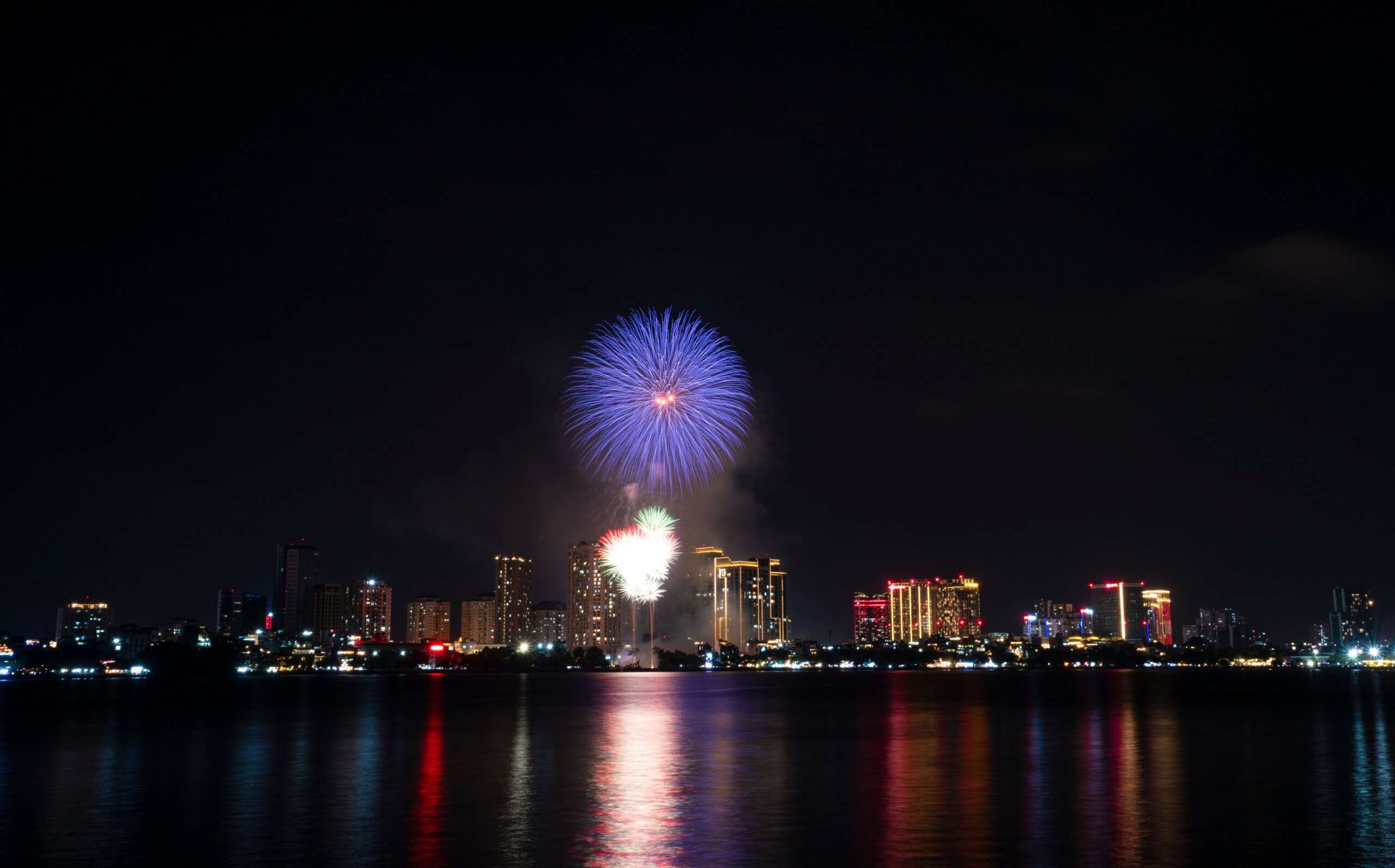 Loy-Krathong-Candle-Lit-Floati